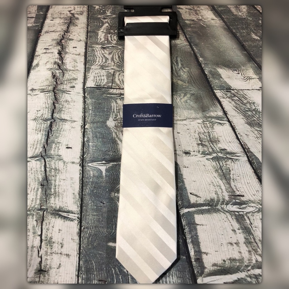 ๐ Menโs White Croft & Borrow Tie - Picture 4 of 6